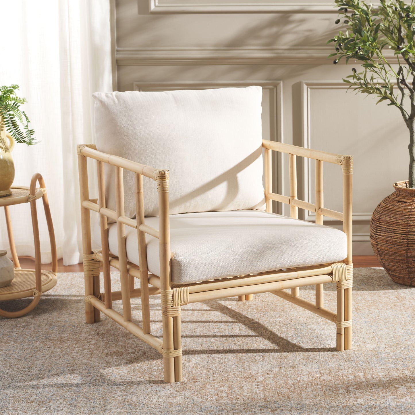 Aisling Accent Chair | Safavieh - ACH6530
