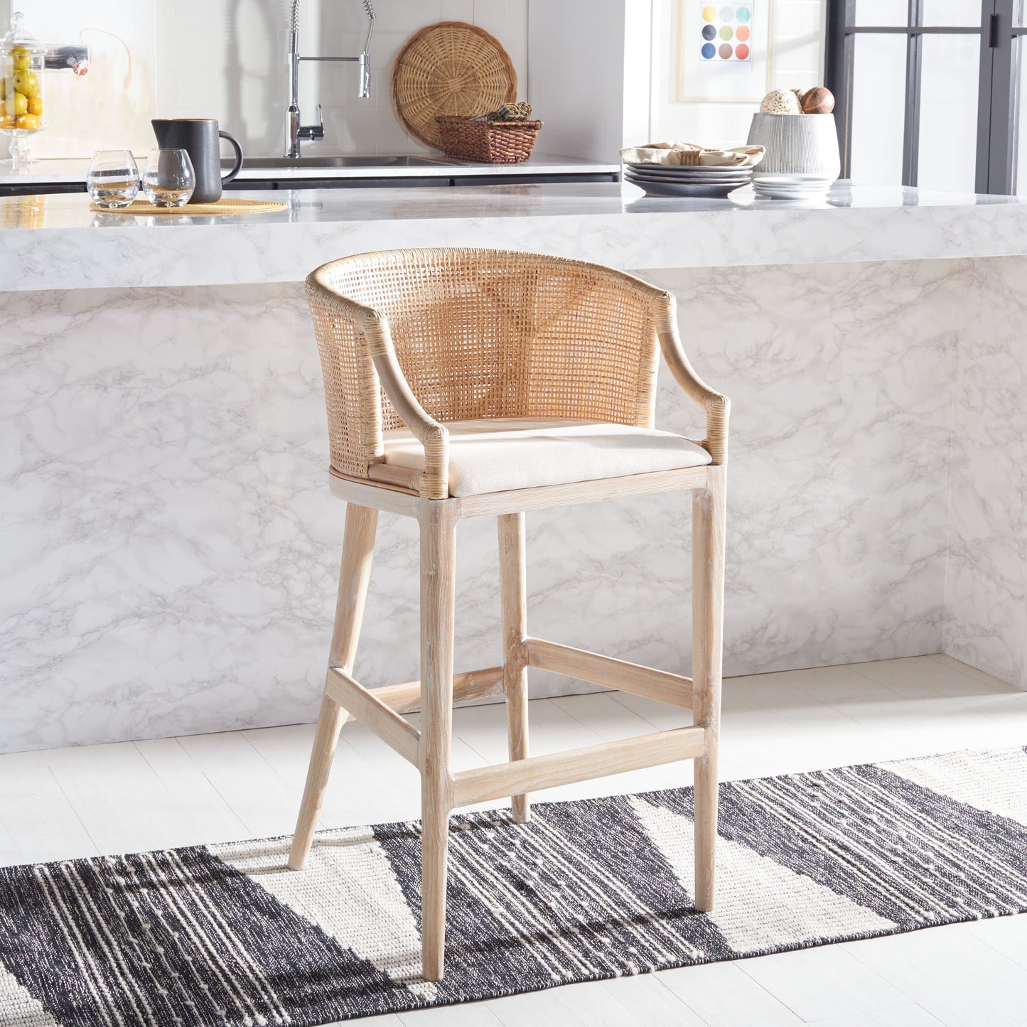 SAFAVIEH Virona Rattan 30-inch Bar Stool - 22.3 W x 20.5 L x 39 H - 22Wx21Dx39H