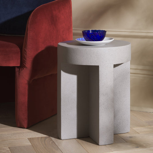 Aldrich Round Accent Table | Safavieh – ACC2821
