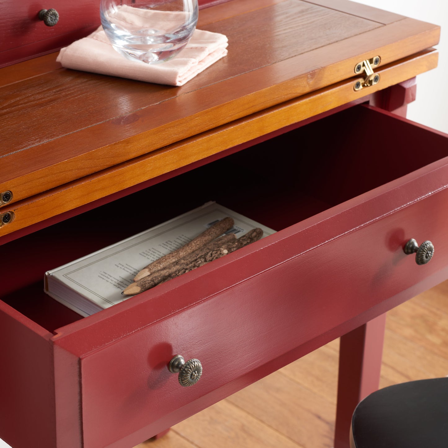 Abigail Desk | Safavieh - AMH6520