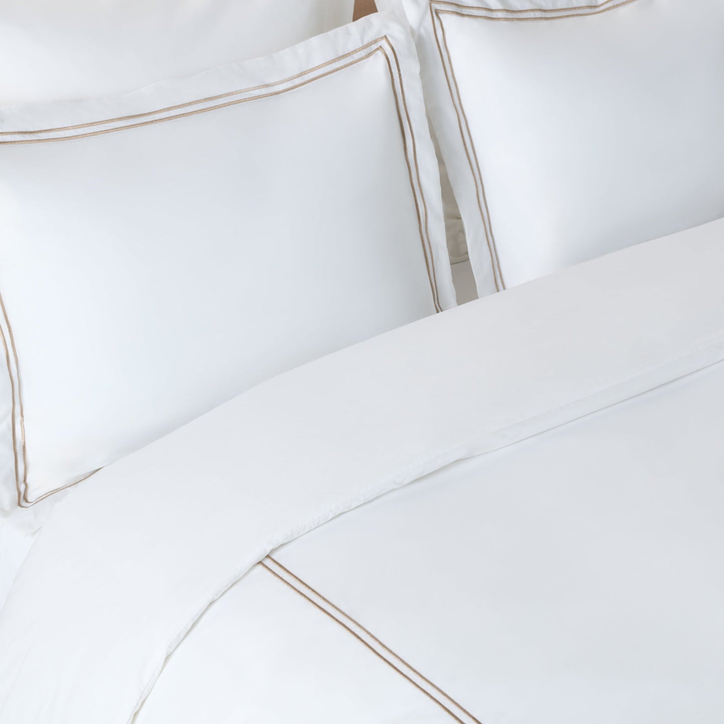 2 Line Embroidery Hotel Duvet Cover 3 Piece | Safavieh - DVT1001