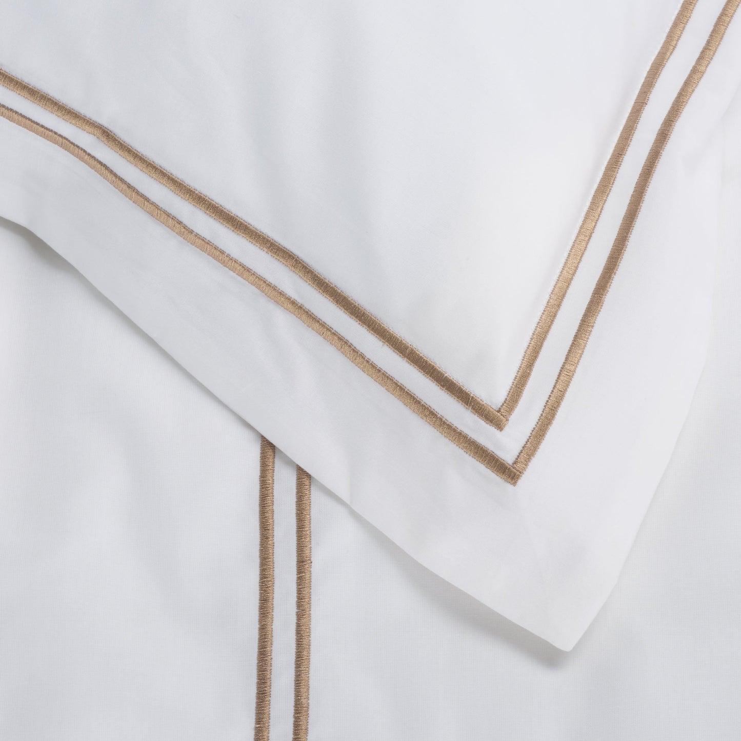 2 Line Embroidery Hotel Duvet Cover 3 Piece | Safavieh - DVT1001