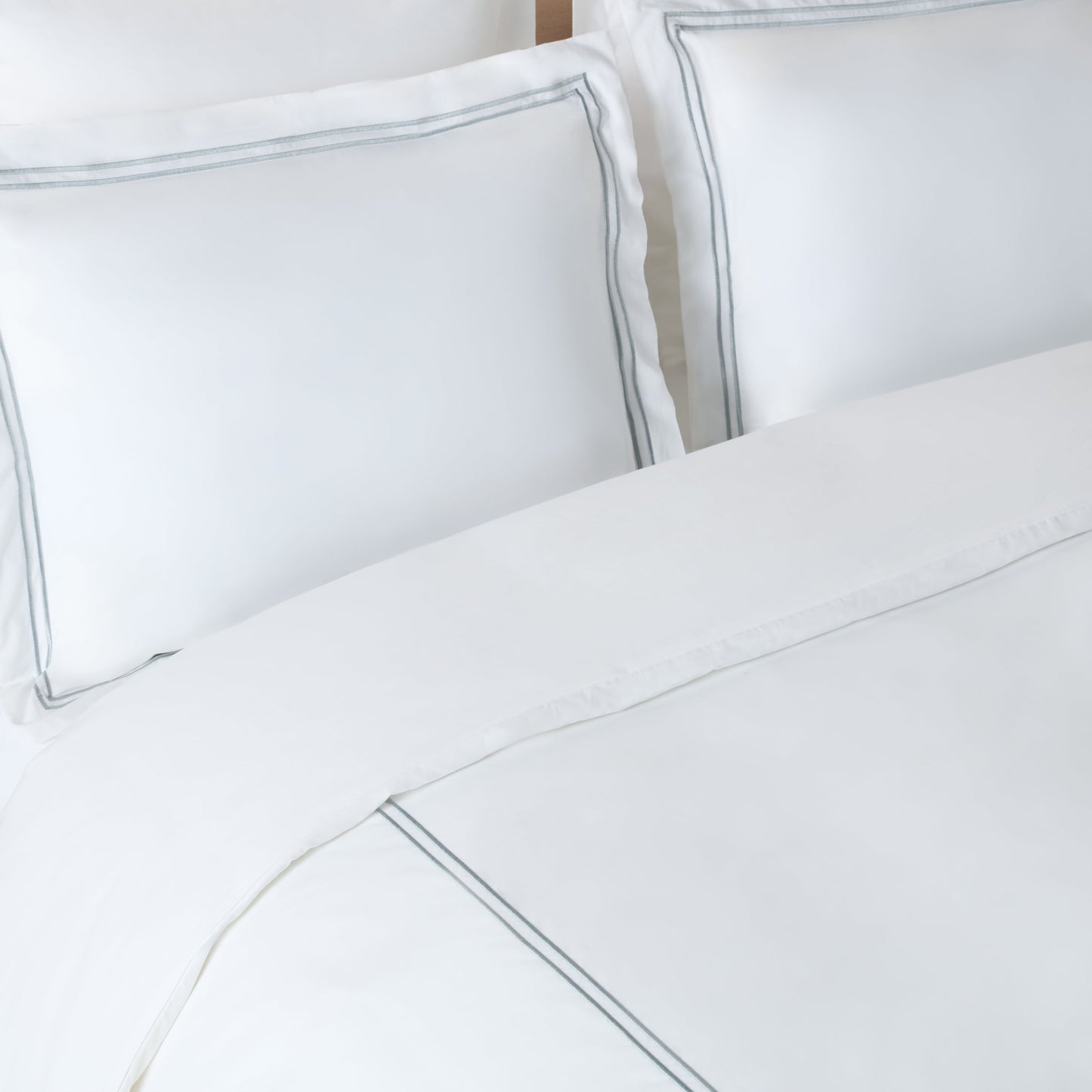 2 Line Embroidery Hotel Duvet Cover 3 Piece | Safavieh - DVT1001