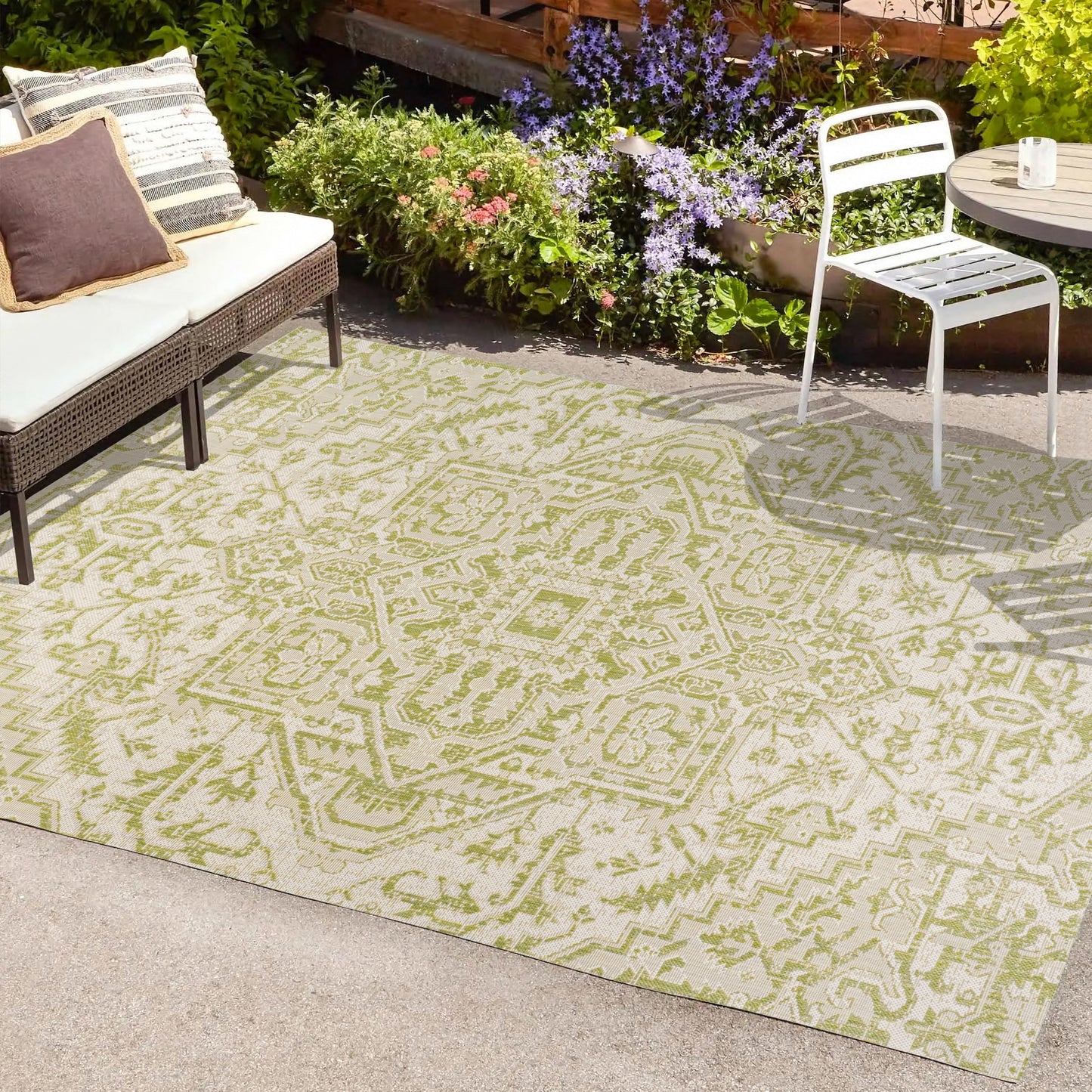 JONATHAN Y Charleston Medallion Indoor/Outdoor Area Rug