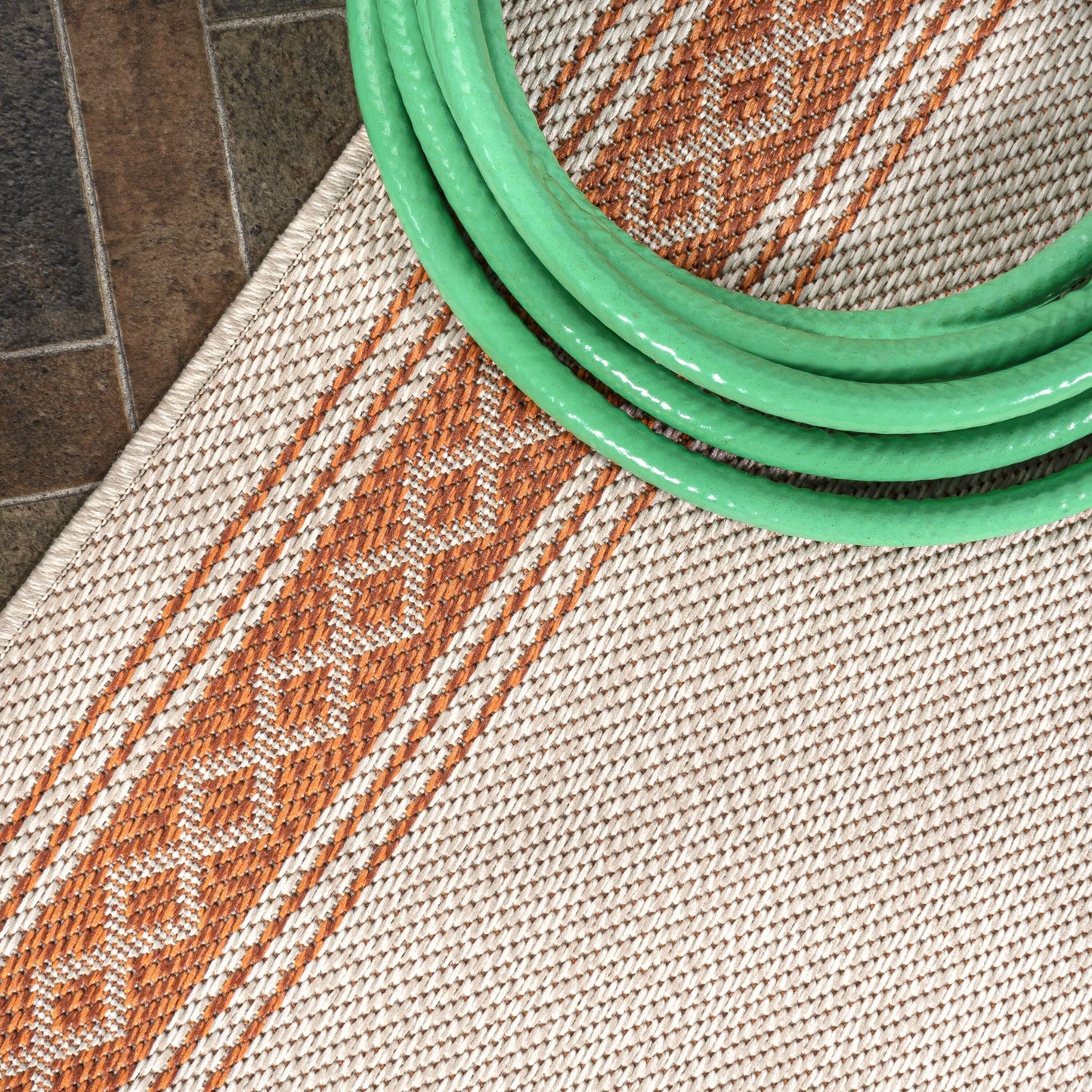 JONATHAN Y Havana Classic Diamond Border Indoor/Outdoor Area Rug