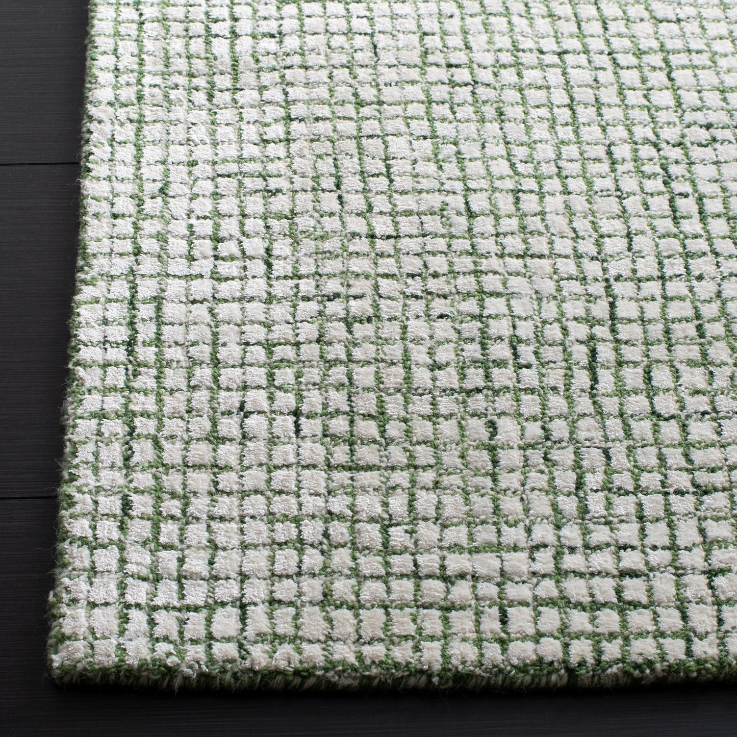 SAFAVIEH Handmade Abstract Marikka Modern Viscose Rug