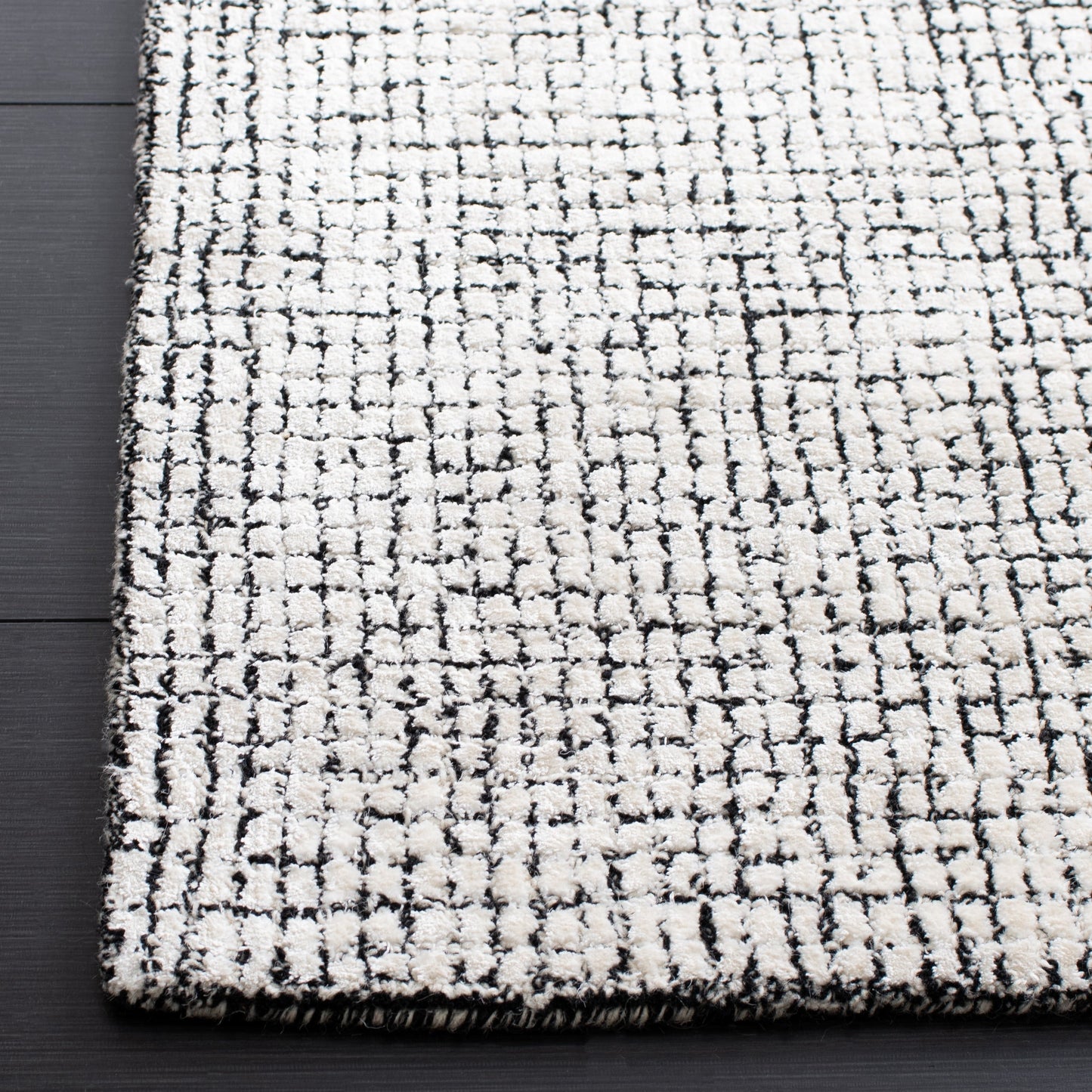 SAFAVIEH Handmade Abstract Marikka Modern Viscose Rug