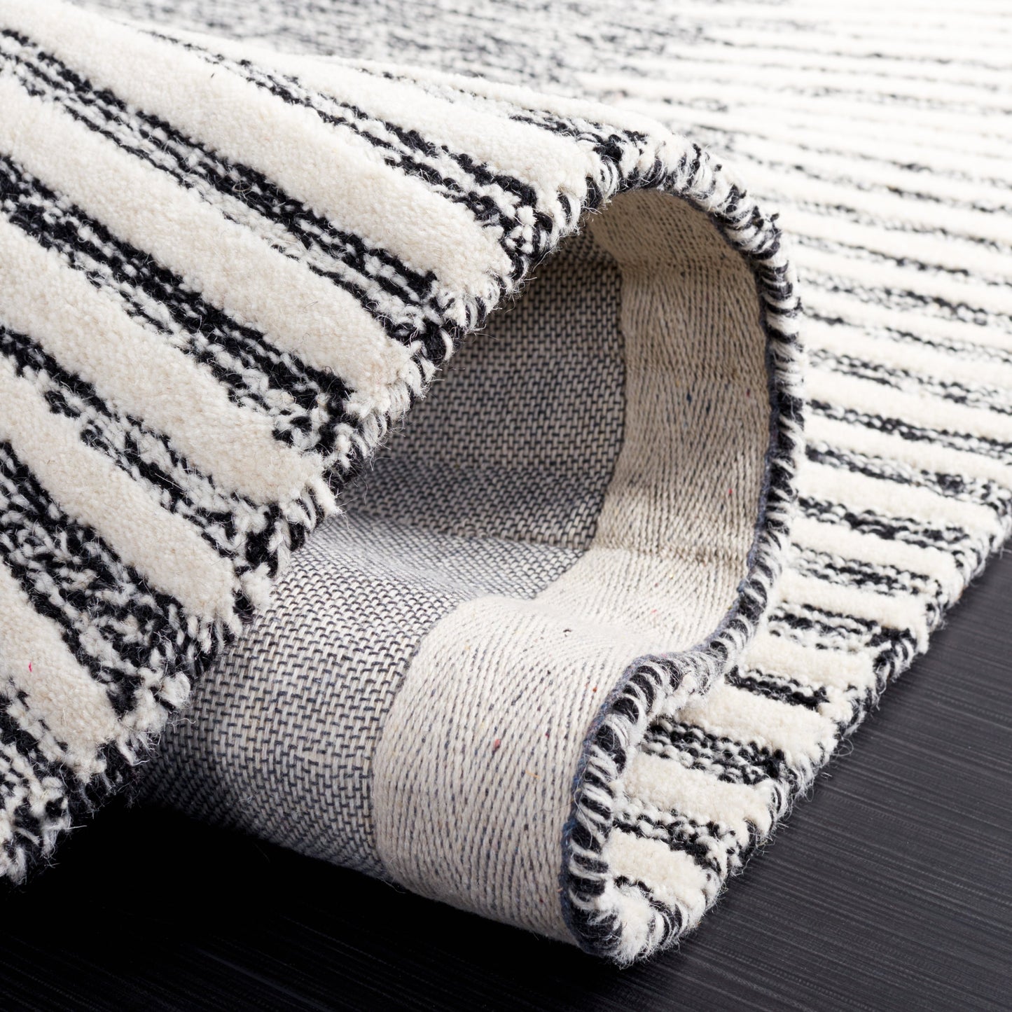 SAFAVIEH Handmade Abstract Sofoula Modern Wool Rug